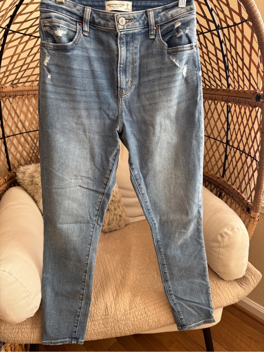 Abercrombie Super Skinny High Rise Ankle Distressed Jean 28 / 6L